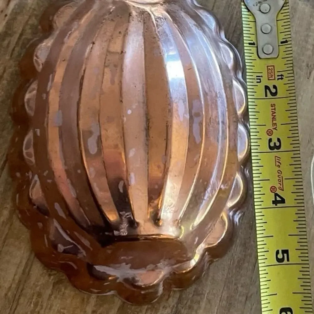 Vintage ODI solid copper melon shaped mold with brass hook 5-1/2”